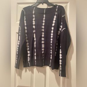 Vince Camuto navy/white tie dye sweater